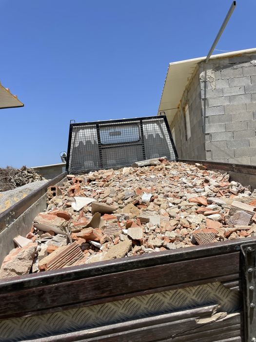 | Fretes, Entulho, Limpeza de Terrenos e Remoção de Terras