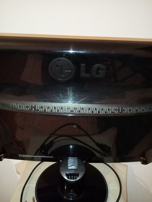 LG - W2252V-PF  55.9 cm (22") 1680 x 1050 pixels Grey com entrada HD