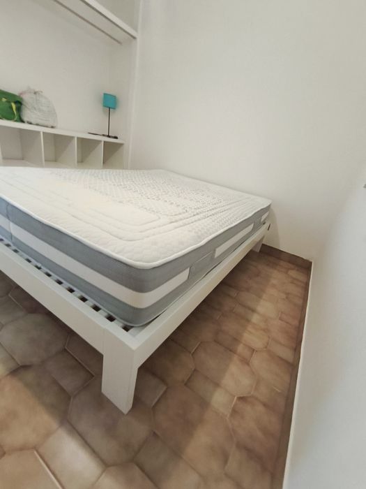 Estrutura de cama de casal + colchão de molas ensacadas Lusoconforto (140x190 cm) – Em perfeito estado