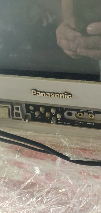 Телевизор не большой стерео Panasonic.