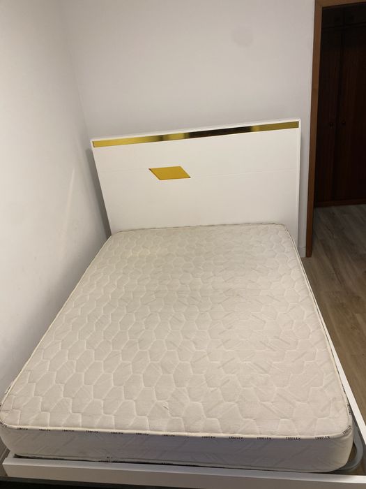 Cama com colchão