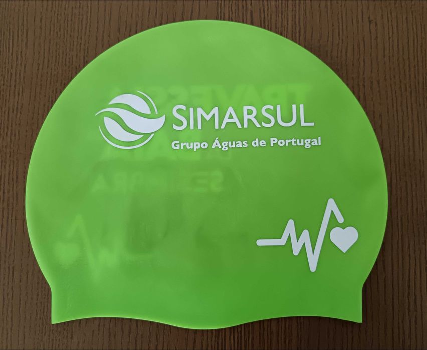 Touca de natação de silicone, Travessia da Baía de Sesimbra 2026 , como nova, só usada uma vez no dia da prova.