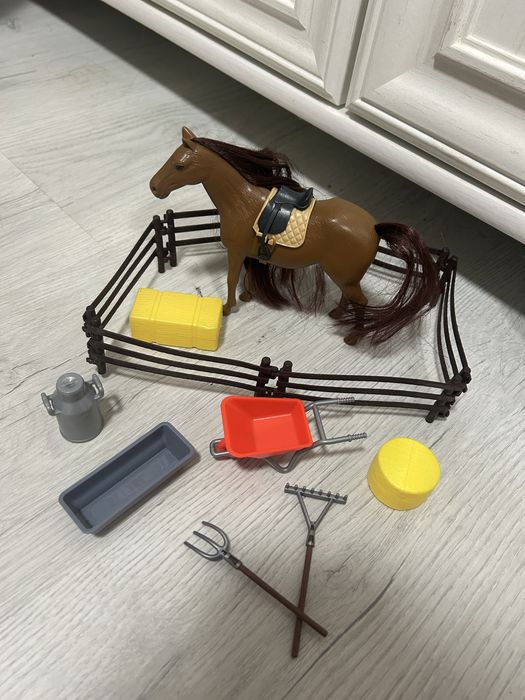 Лошадь для Челси , Барби ., с аксесуарами .