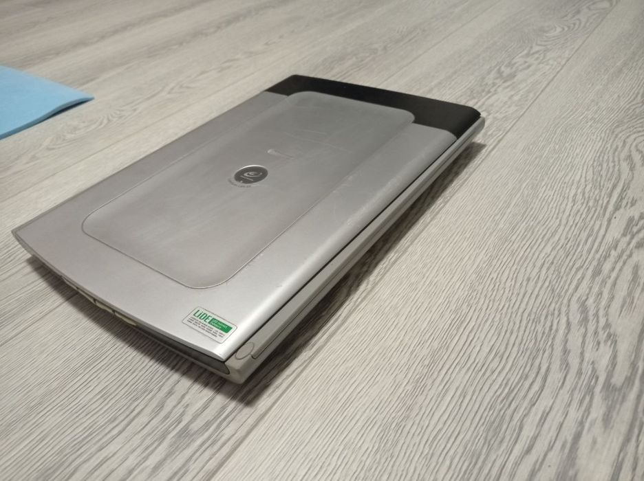 Продаю сканер canon scan lide 60