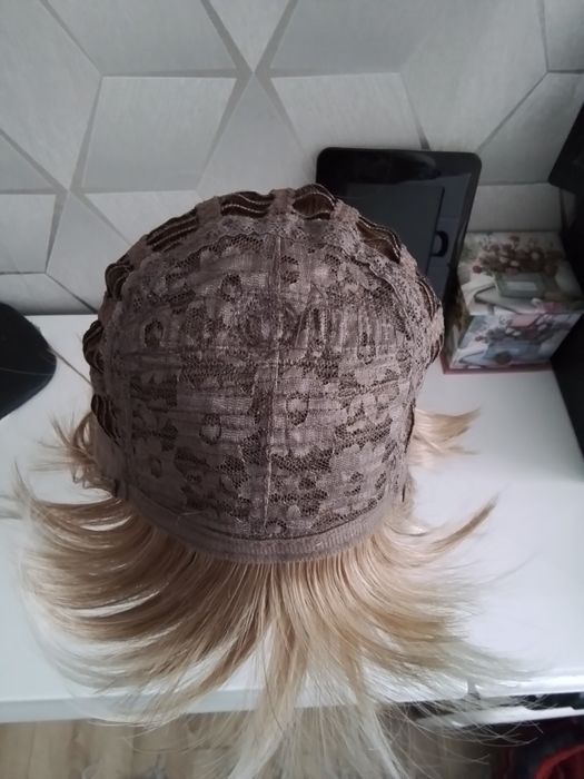 Krótka peruka średni blond