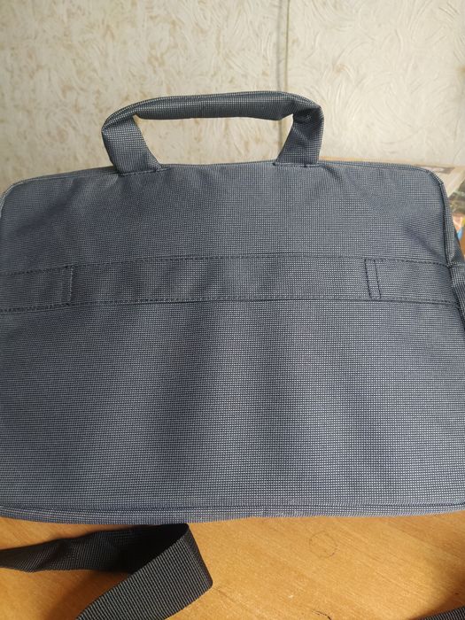 Сумки для ноутбуків