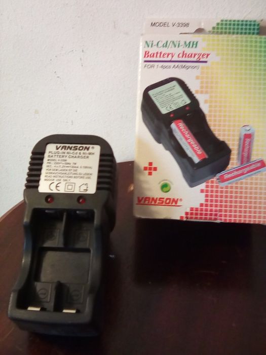 AA battery charger (new)64550984288642122
