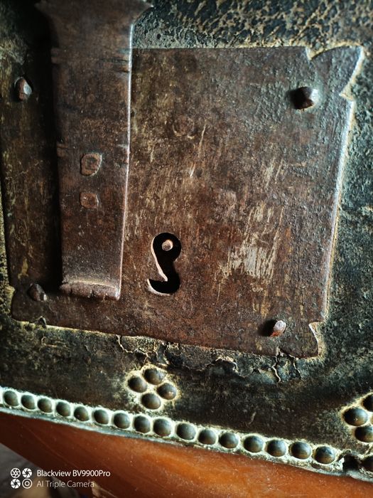 Baú com dois séculos não á ninguém para contar a história