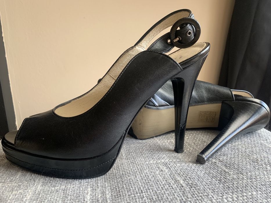 Czarne sandały na szpilce Laura Messi rozm. 40