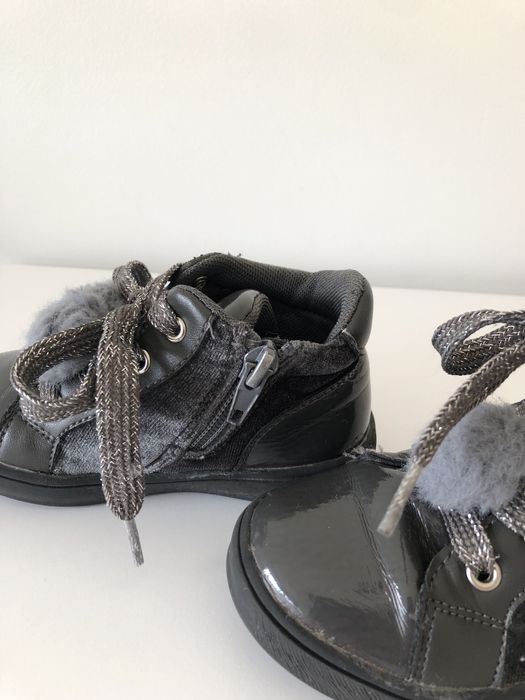 Botas Chicco, cinza, em bom estado.