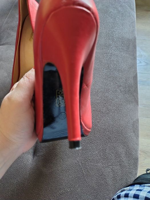 Czerwone buty rozmiar 39