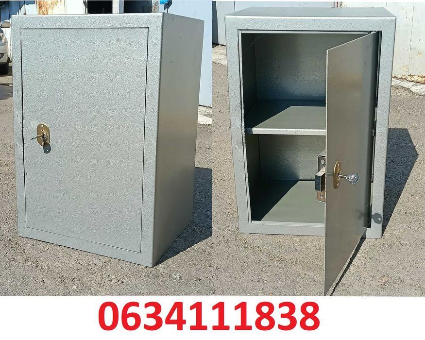 Сейф денежный 22 кг  с  ключом.  Возможна доставка.