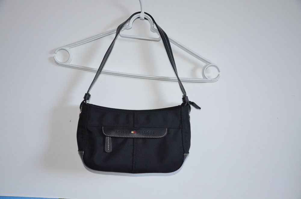 torebka na ramię Tommy Hilfiger czarna mała