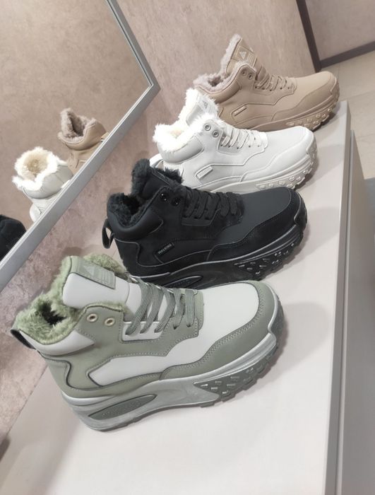 Ботинки женские зимние, в разных цветах