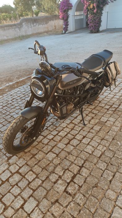 Husqvarna Svartpilen 701 Style