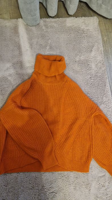 Жіночий вовняний светр Massimo Dutti