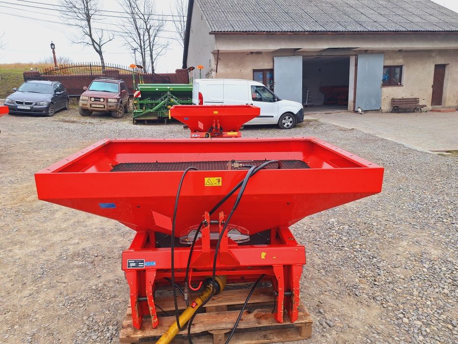 Rozsiewacz nawozu Rauch MDS 935  stan bdb hydraulika krata