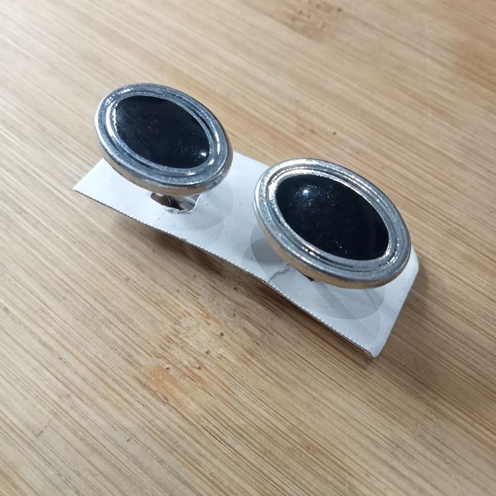 Nowe spinki do mankietów koszuli