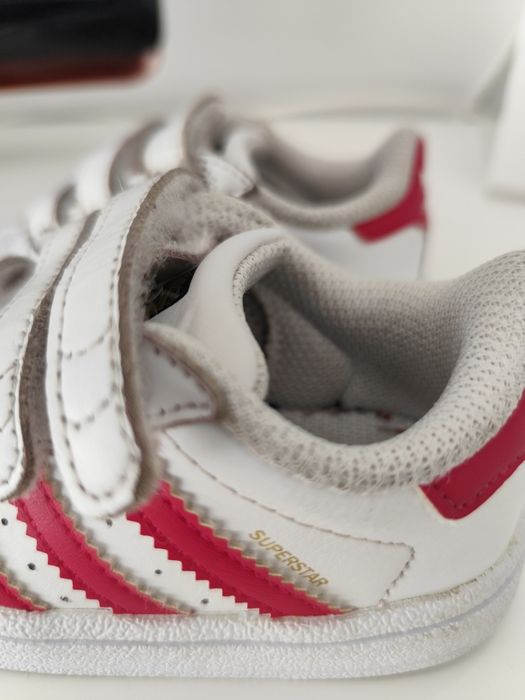 Sapatilhas adidas Superstar brancas e rosas tamanho 20