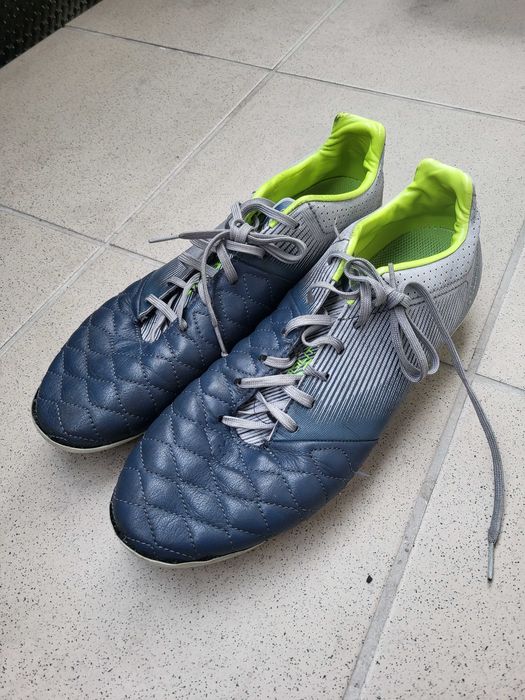 Buty piłkarskie korki