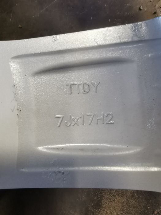 Felgi aluminiowe 17" 4x100 ET38 7J DEZENT
