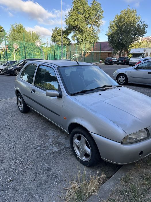 Ford fiesta cizento