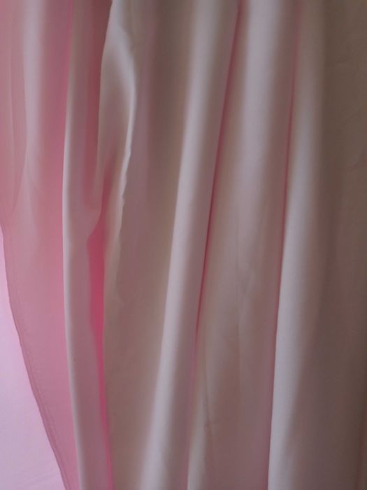 Материал синтетика,хорошего качесва кофейный и нежно-розовый