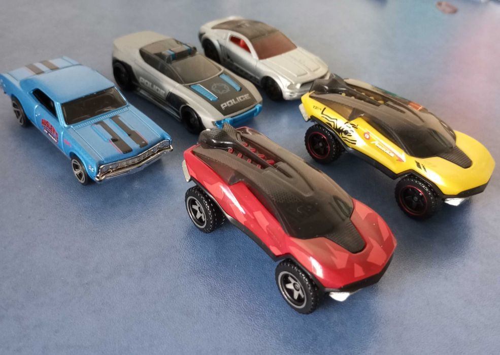 Машинки Hot Wheels Mattel 5 штук комплектом