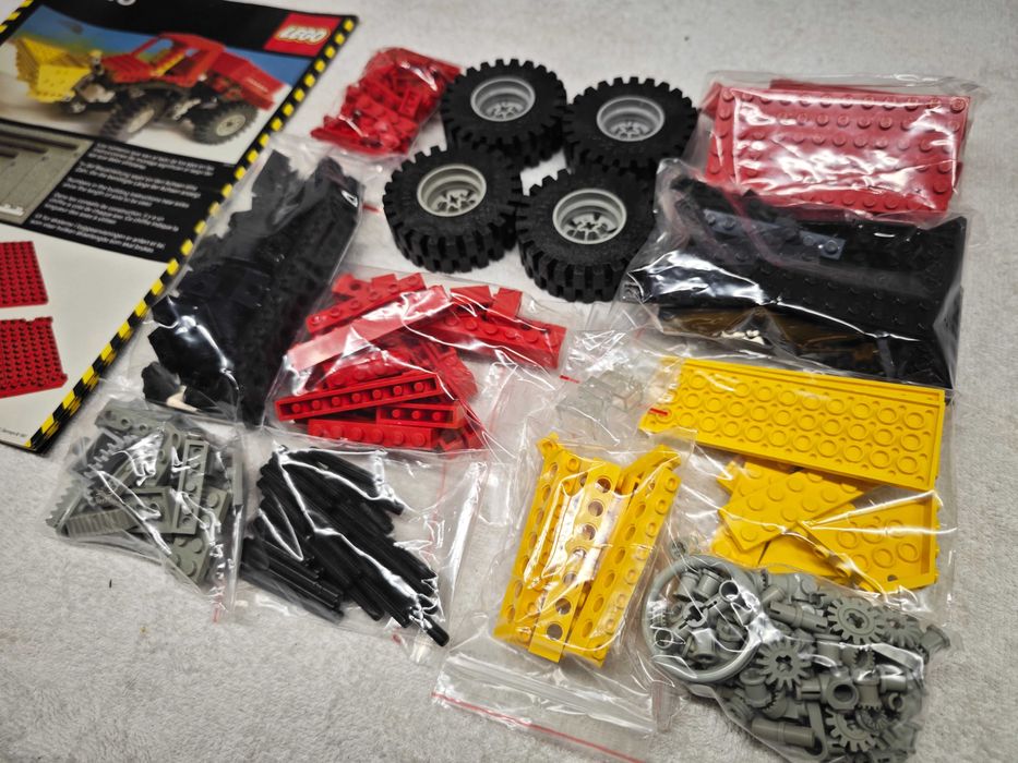 Lego Technic 8848 "Power Truck"; 1981; [73]