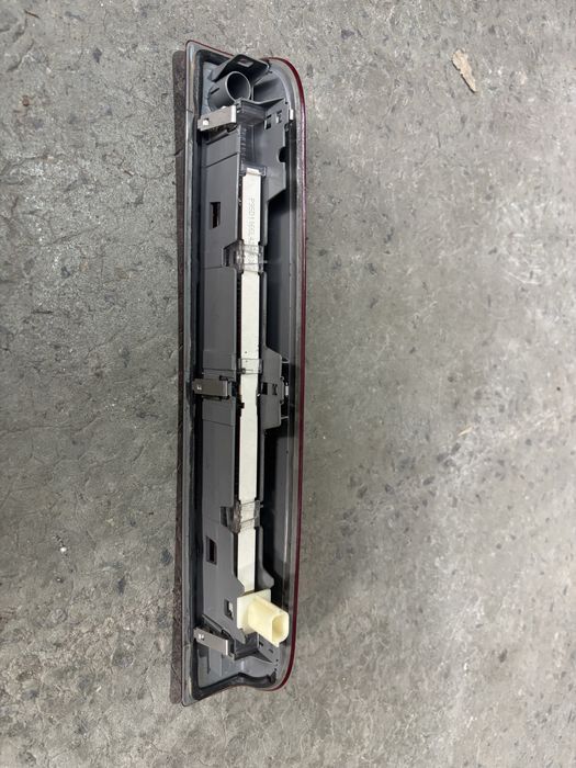 Пластик та стоп кришки багажника Renault Megan 3