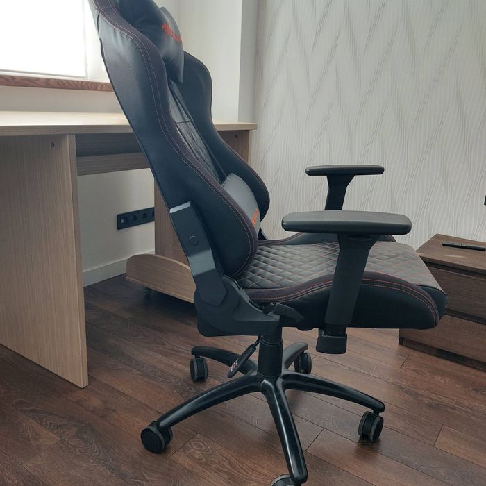 Cougar Armor Pro крісло компьютерне