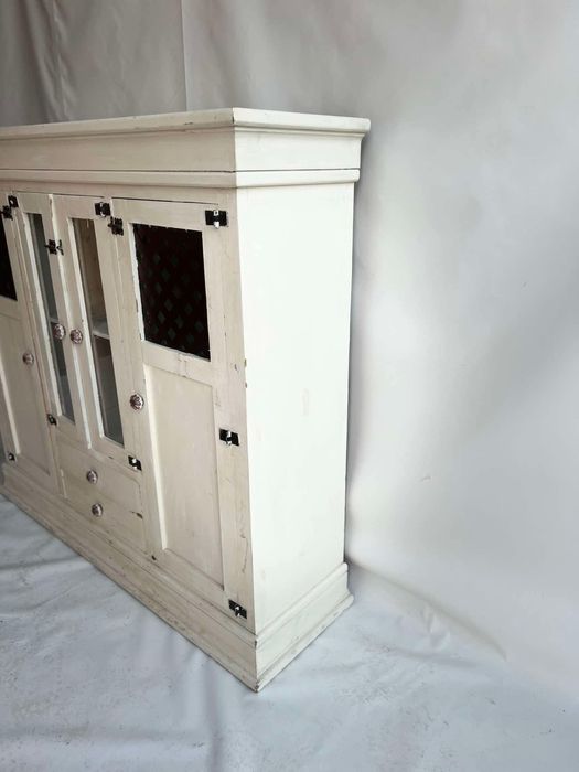 Komoda - witryna z litego drewna