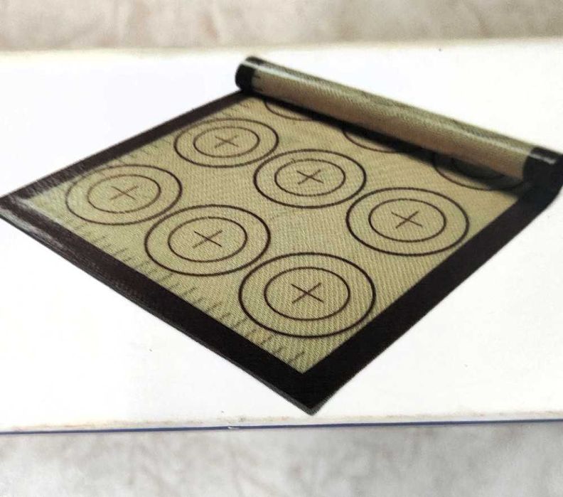 Silikonowa mata do pieczenia i obróbki ciast 42x28 cm