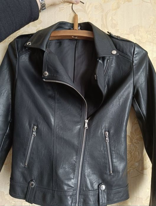 Куртка шкіряна жіноча