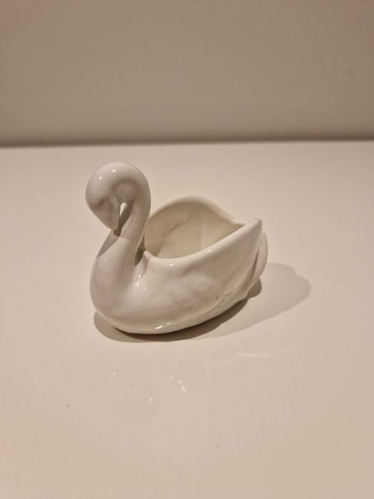 Figurka ceramiczna w kształcie łabędzia vintage prl