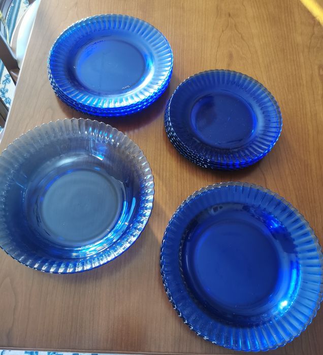 Pratos vintage em vidro azul cobalto - Novos