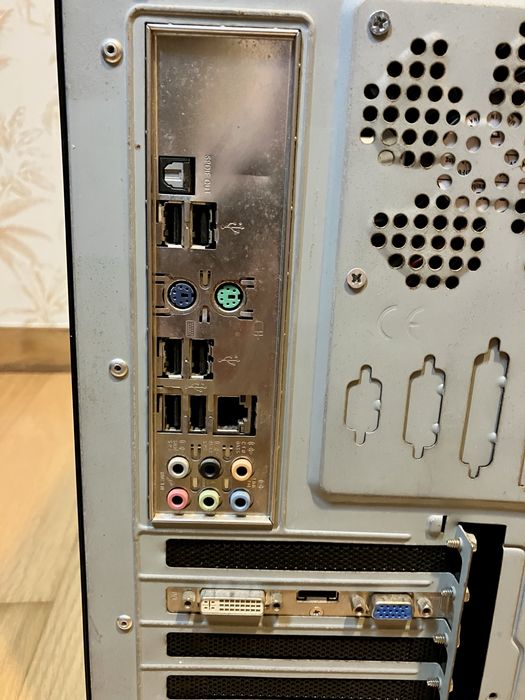 Computador / Torre (liga, não arranca)