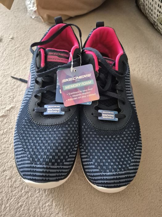 Жіночі кросівки Skechers Bountiful149220 EUR 40 (устілка 27 см)".-мають темно-синій сітчастий верх із яскравими рожевими акцентами