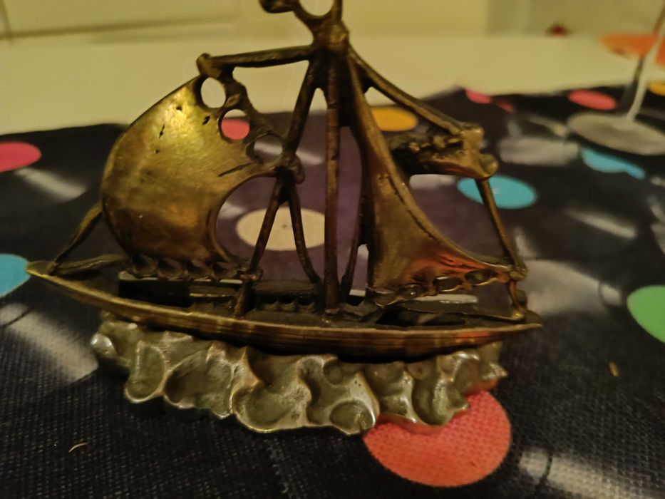 Caravela em bronze