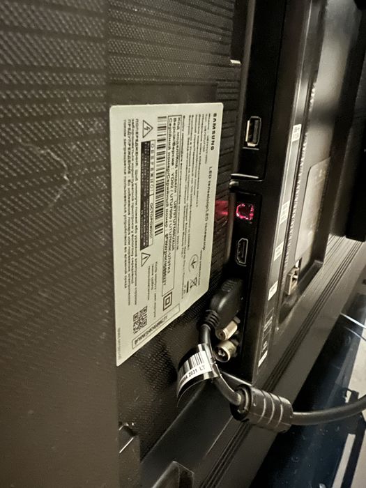 Телевізор Samsung UE70TU7100U (70 дюймів)