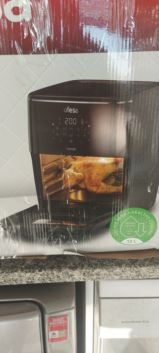 Chaleira , mesa de centro  e fritadeira elétrica  forno