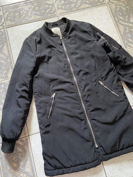 Czarna długa kurtka bomberka Bershka S