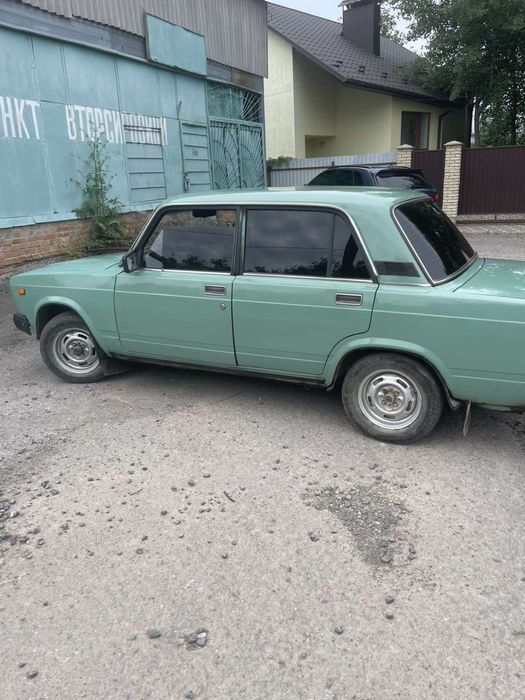 Жигуль ВАЗ 2107.