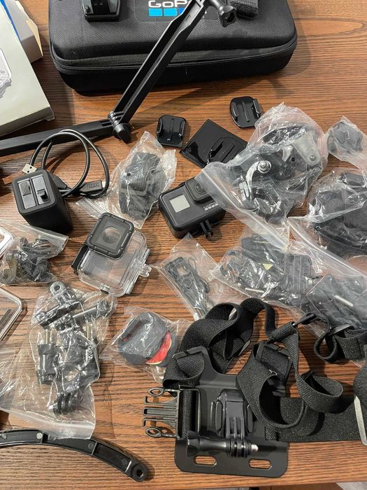 GoPro Hero 7 Black Com Duo baterias, Super suit e MUITOS Accesorios