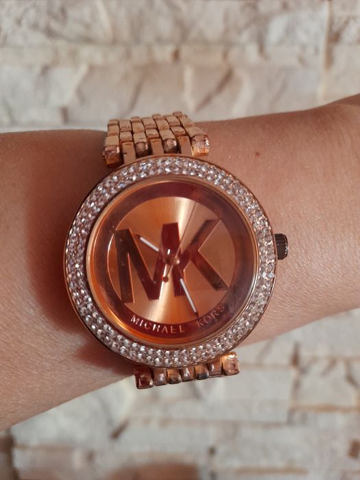 Elegancki damski zegarek  duża tarcza z cyrkoniami kolor złoty