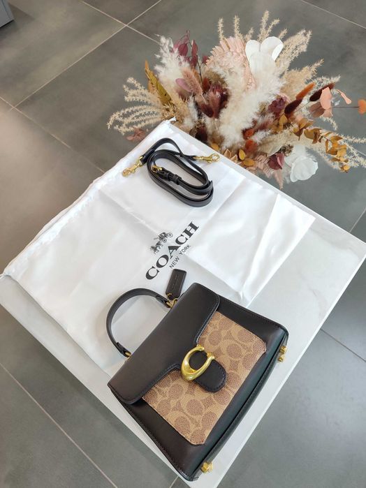 Сумка Coach Tabby Top Handle 20 in Signature Canvas Tan Black