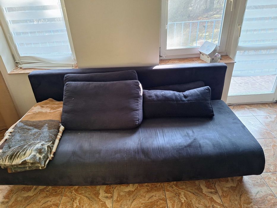 Likwidator sprzeda zestaw łóżek i tapczanów.