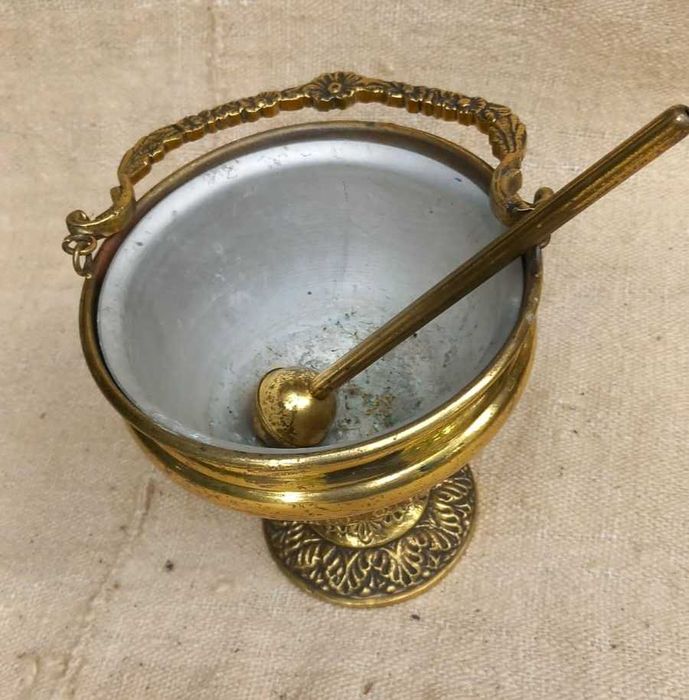 Caldeirinha de Água Benta em Latão com Aspersório Completo – Vintage