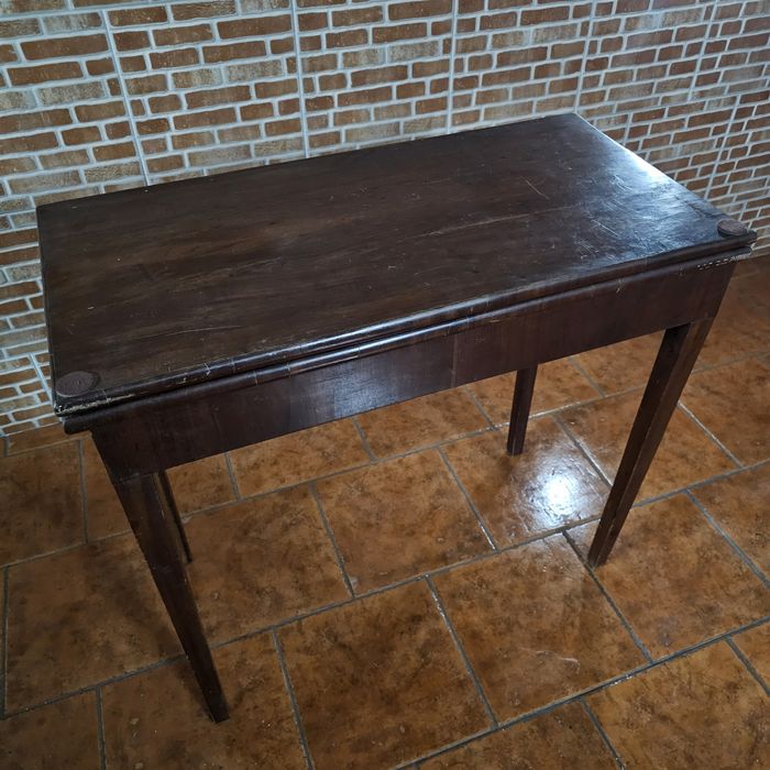 Mesa de jogo antiga
