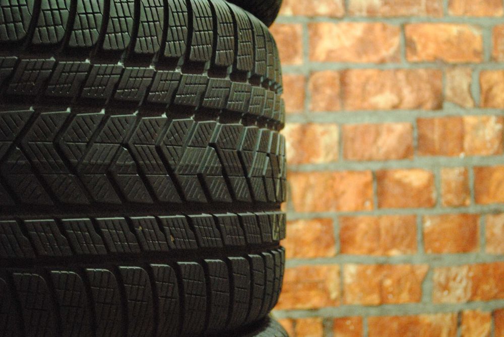 Pirelli 275/40-305/35 R21 Різно широкі